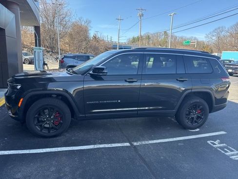 Used 2022 Jeep Grand Cherokee L Limited w/ Luxury Tech Group II image 3