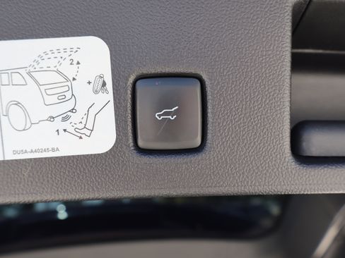 Used 2020 Ford Escape Titanium FWD image 27