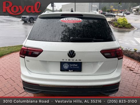 Certified 2023 Volkswagen Tiguan SE w/ Panoramic Sunroof Package FWD image 5