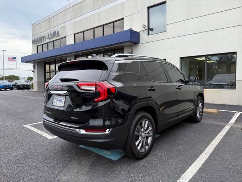 Used 2023 GMC Terrain SLT AWD/4WD image 5