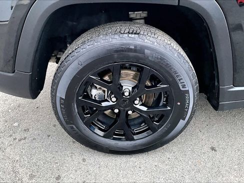 Used 2024 Jeep Grand Cherokee Altitude image 39