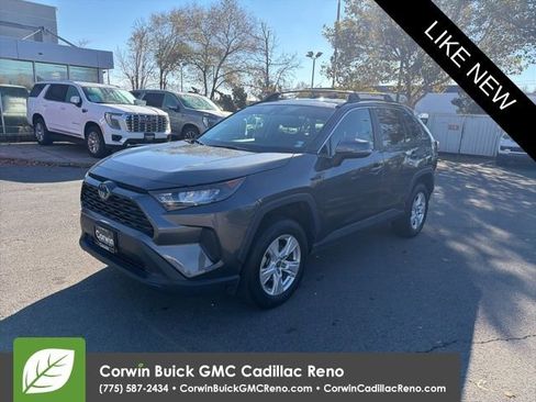 Used 2021 Toyota RAV4 LE image 1
