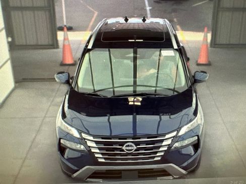 Used 2025 Nissan Rogue SL w/ Tech Package AWD/4WD image 2