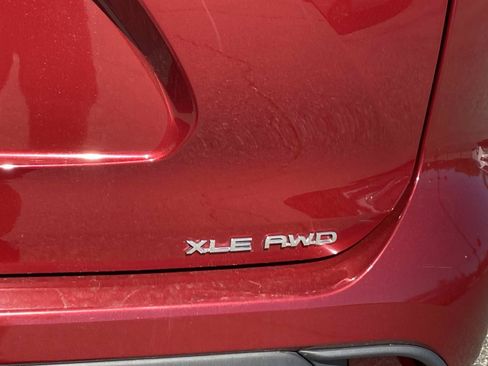 Used 2021 Toyota Highlander XLE AWD/4WD image 5