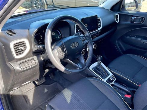 Used 2025 Hyundai Venue Limited FWD image 13