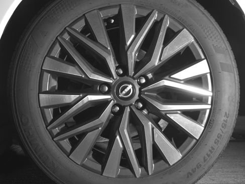 Used 2025 Nissan Altima 2.5 SV FWD image 14