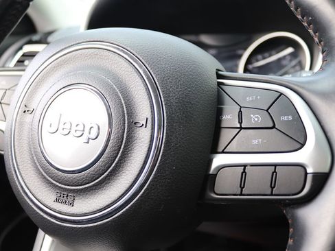 Used 2020 Jeep Compass Limited image 30