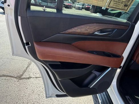 Used 2015 Cadillac Escalade Luxury AWD/4WD image 15