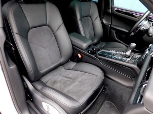 Used 2021 Porsche Macan image 20