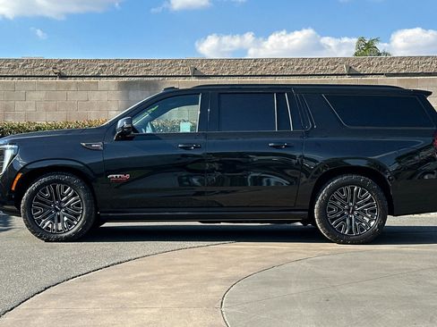 Certified 2025 GMC Yukon XL AT4 Ultimate AWD/4WD image 7