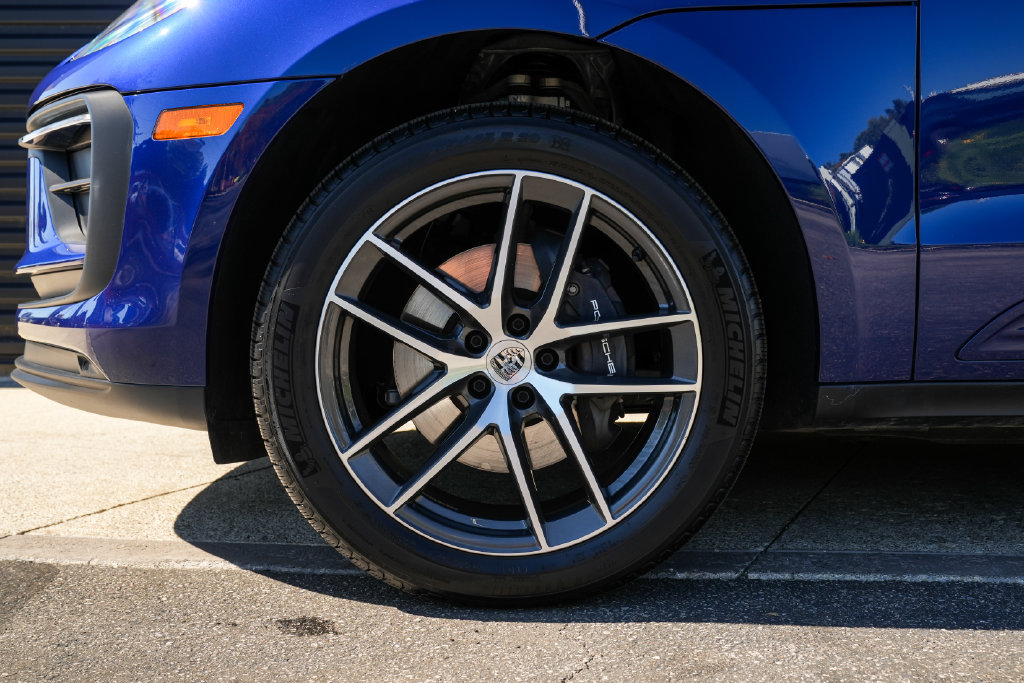 Certified 2026 Porsche Macan AWD/4WD image 11