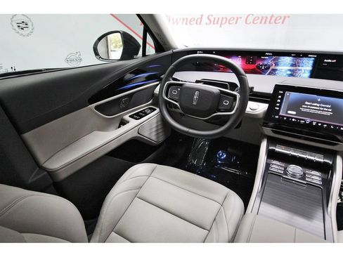 Used 2026 Lincoln Nautilus Premier AWD/4WD image 8