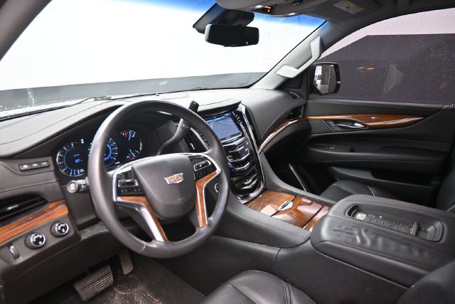 Used 2017 Cadillac Escalade Luxury AWD/4WD image 14