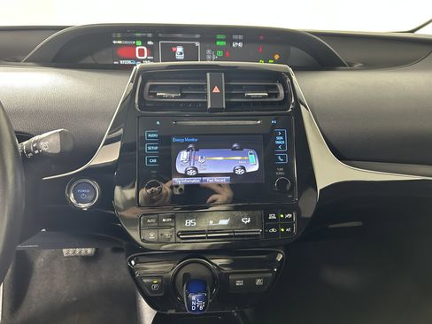 Used 2019 Toyota Prius L Eco image 16