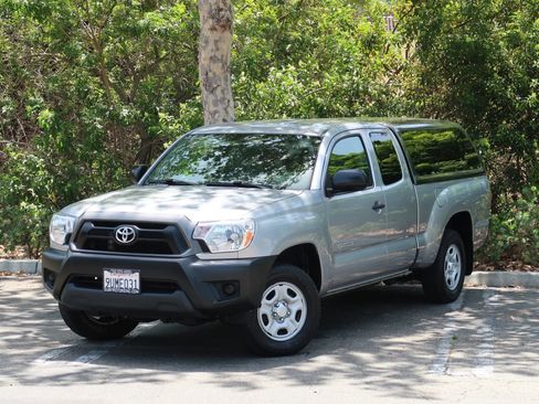 Used 2015 Toyota Tacoma 2WD Access Cab w/ Convenience Package image 3