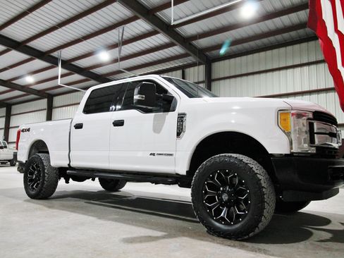 Used 2017 Ford F250 XLT AWD/4WD image 16