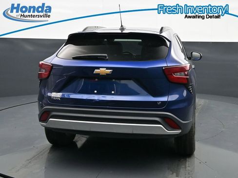 Used 2024 Chevrolet Trax LT w/ Driver Confidence Package FWD image 8