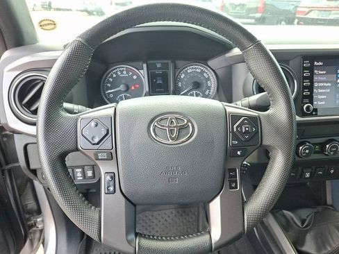 Used 2020 Toyota Tacoma TRD Off-Road w/ Technology Package AWD/4WD image 14