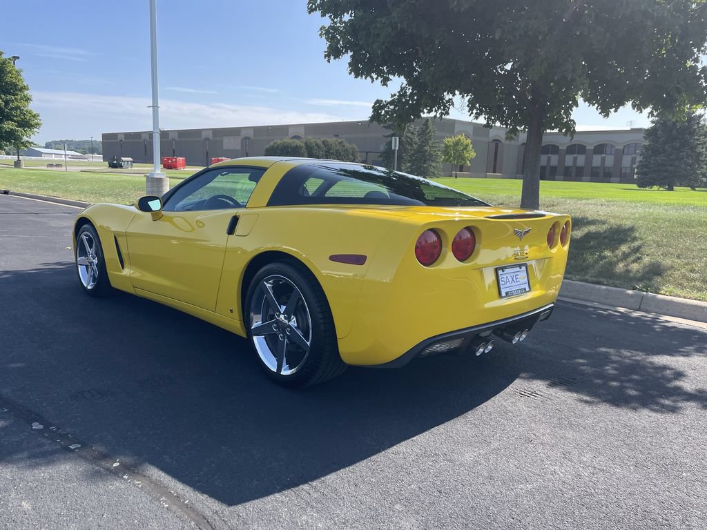 Used 2007 Chevrolet Corvette Coupe w/ Preferred Equipment Group RWD image 3
