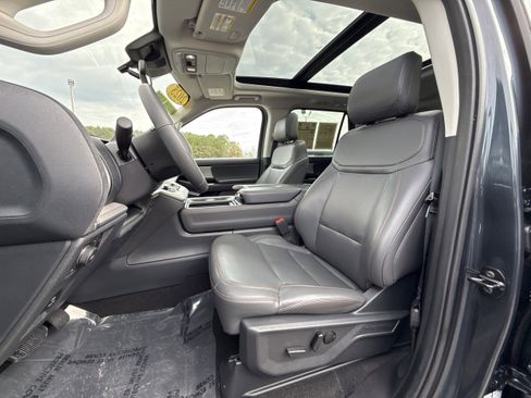 Used 2025 Ford Expedition Active image 12