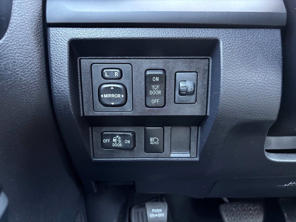 Used 2018 Toyota Tundra SR AWD/4WD image 32