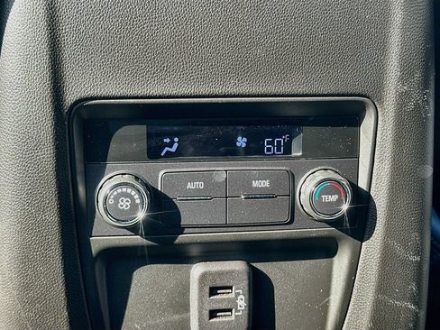 Used 2024 Buick Enclave Essence w/ Technology Package FWD image 24