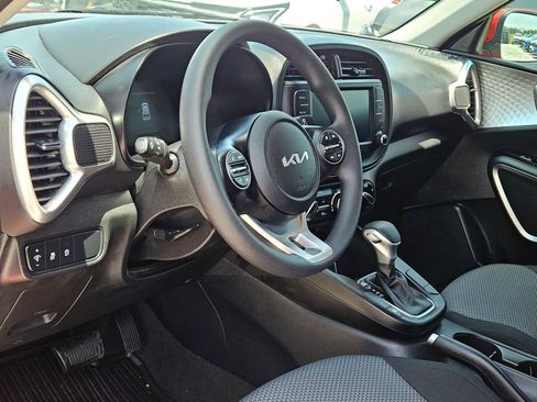 Used 2023 Kia Soul LX FWD image 2