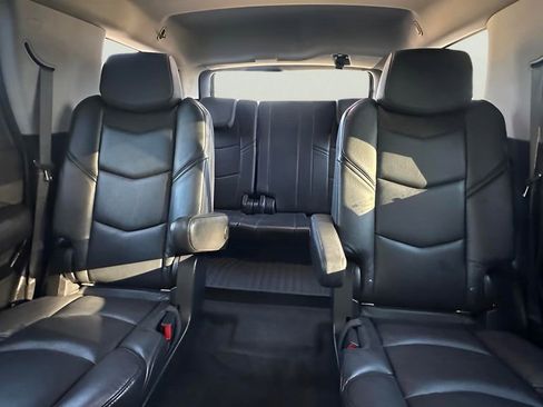 Used 2020 Cadillac Escalade Luxury image 43