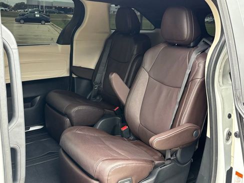 Used 2023 Toyota Sienna Platinum image 15