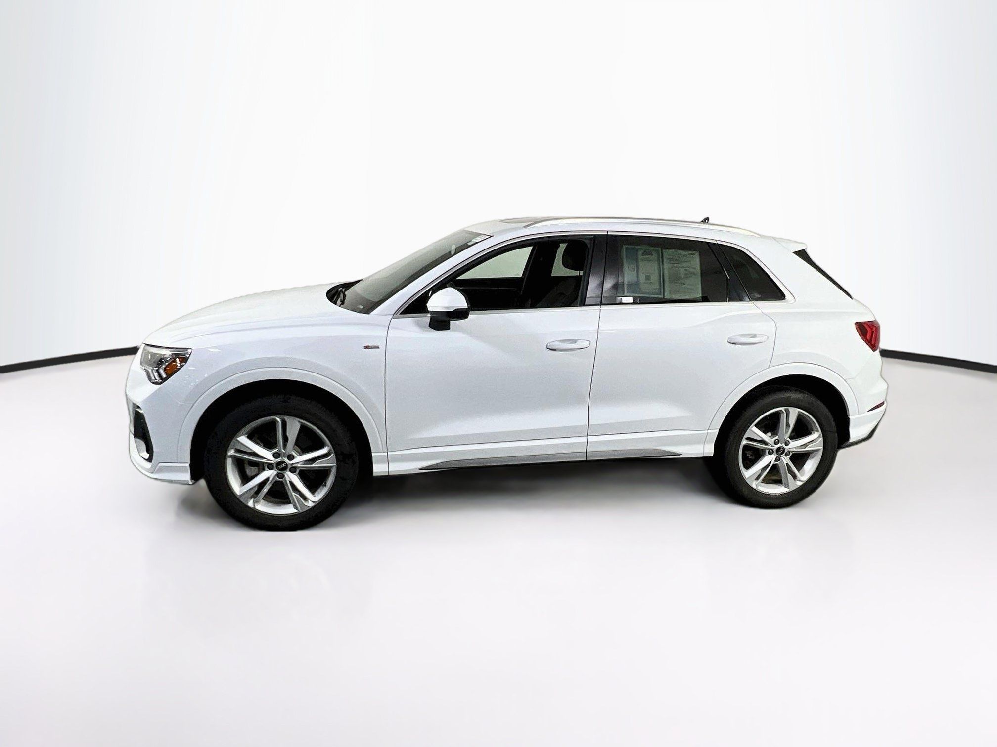 Used 2022 Audi Q3 2.0T Premium Plus w/ Premium Plus Package AWD/4WD image 8