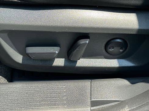 Used 2024 Nissan Rogue SV w/ SV Premium Package FWD image 17