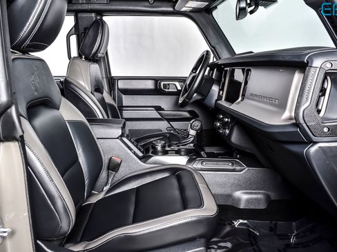 Used 2025 Ford Bronco Outer Banks image 25