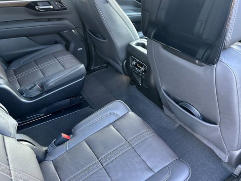 Certified 2025 Chevrolet Suburban High Country image 19