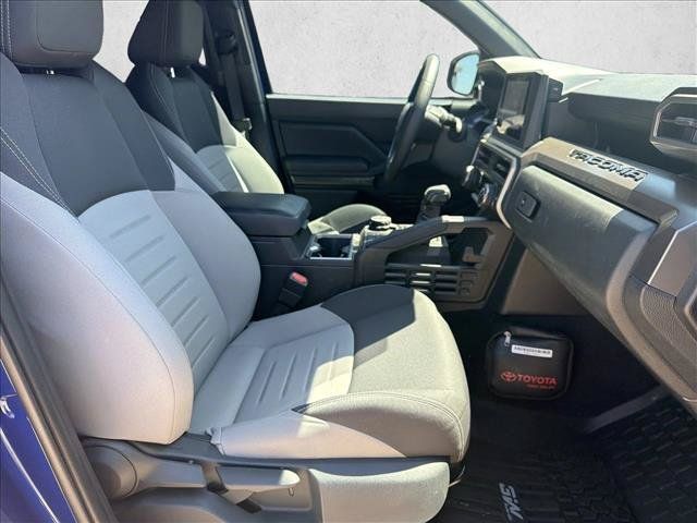 Used 2025 Toyota Tacoma TRD Sport AWD/4WD image 26