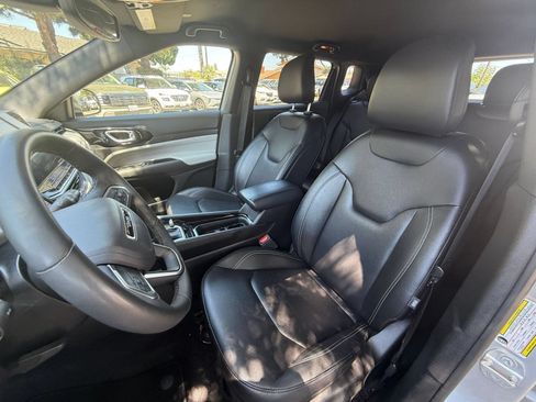 Used 2025 Jeep Compass Limited AWD/4WD image 34