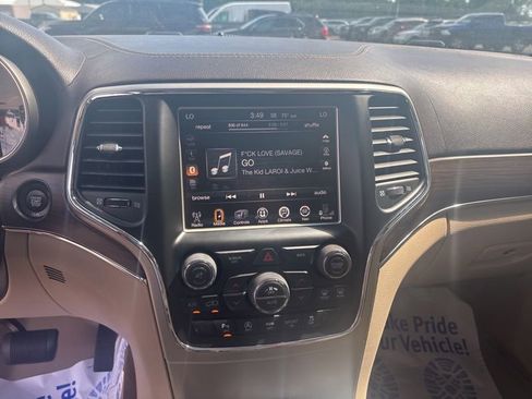 Used 2017 Jeep Grand Cherokee Overland AWD/4WD image 39