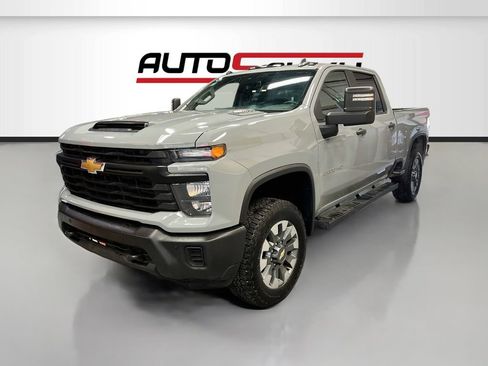 Used 2025 Chevrolet Silverado 2500 Custom w/ Custom Value Package AWD/4WD image 3