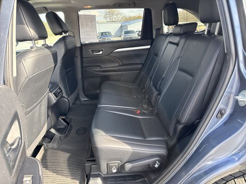 Used 2019 Toyota Highlander XLE image 13
