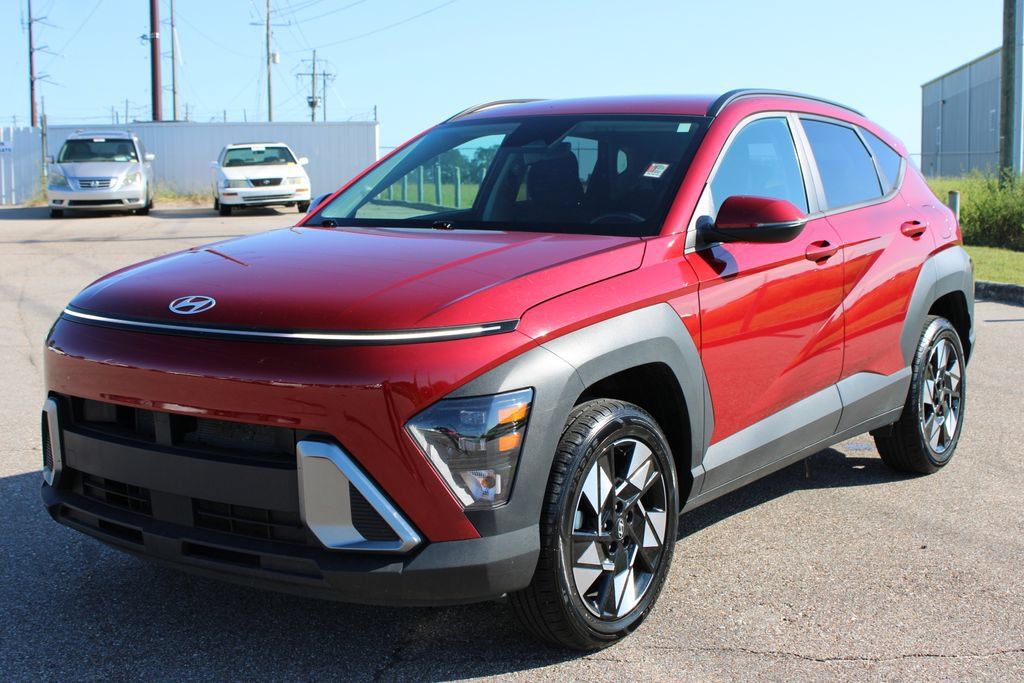 Used 2025 Hyundai Kona SEL AWD/4WD image 2