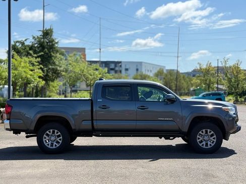 Used 2019 Toyota Tacoma SR5 AWD/4WD image 6