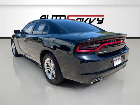 Used 2022 Dodge Charger SXT w/ Leather Interior Group RWD image 5