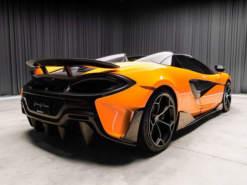 Used 2020 McLaren 600LT Spider RWD image 39