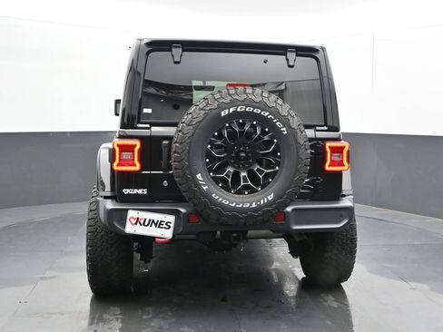 Used 2018 Jeep Wrangler Unlimited Rubicon w/ Dual Top Group AWD/4WD image 8