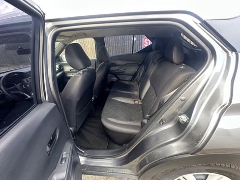 Used 2019 Nissan Kicks S image 13