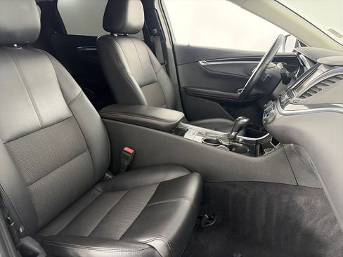Used 2019 Chevrolet Impala LT FWD image 30