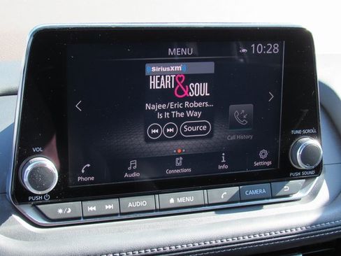 Used 2022 Nissan Rogue SV image 16