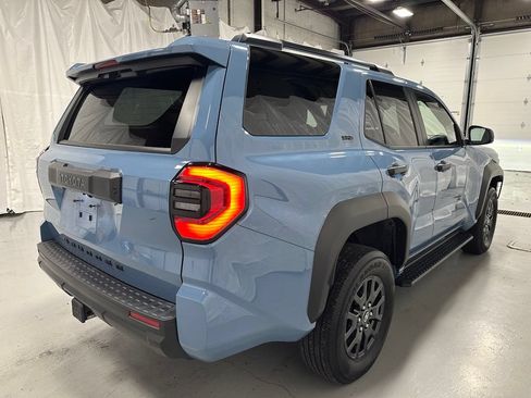 Used 2025 Toyota 4Runner SR5 AWD/4WD image 7