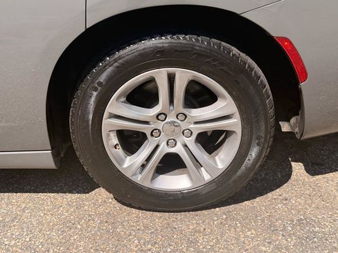 Used 2019 Dodge Charger SXT RWD image 12