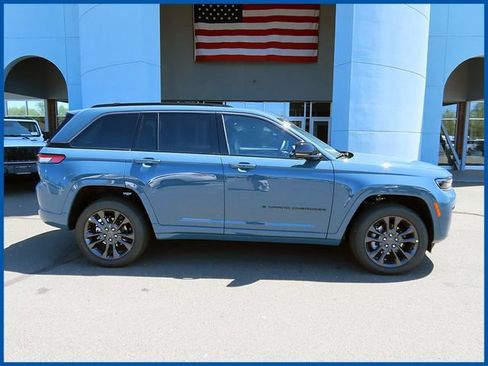 New 2026 Jeep Grand Cherokee Limited AWD/4WD image 2