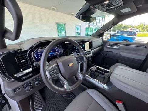 Used 2025 Chevrolet Silverado 1500 LTZ w/ LTZ Premium Package AWD/4WD image 9